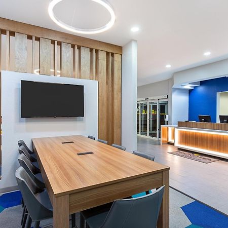 Microtel Inn & Suites Columbus North エクステリア 写真