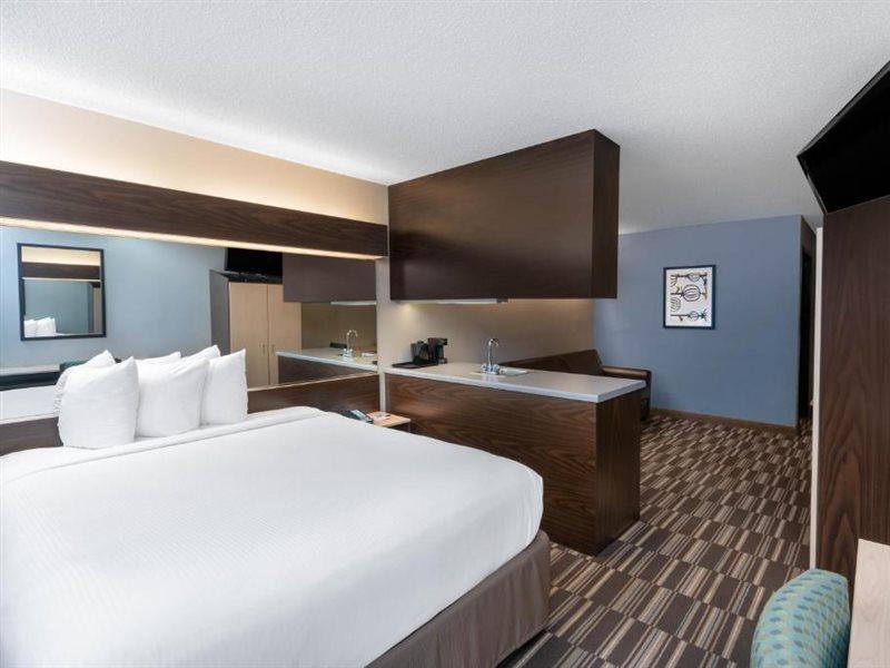 Microtel Inn & Suites Columbus North エクステリア 写真