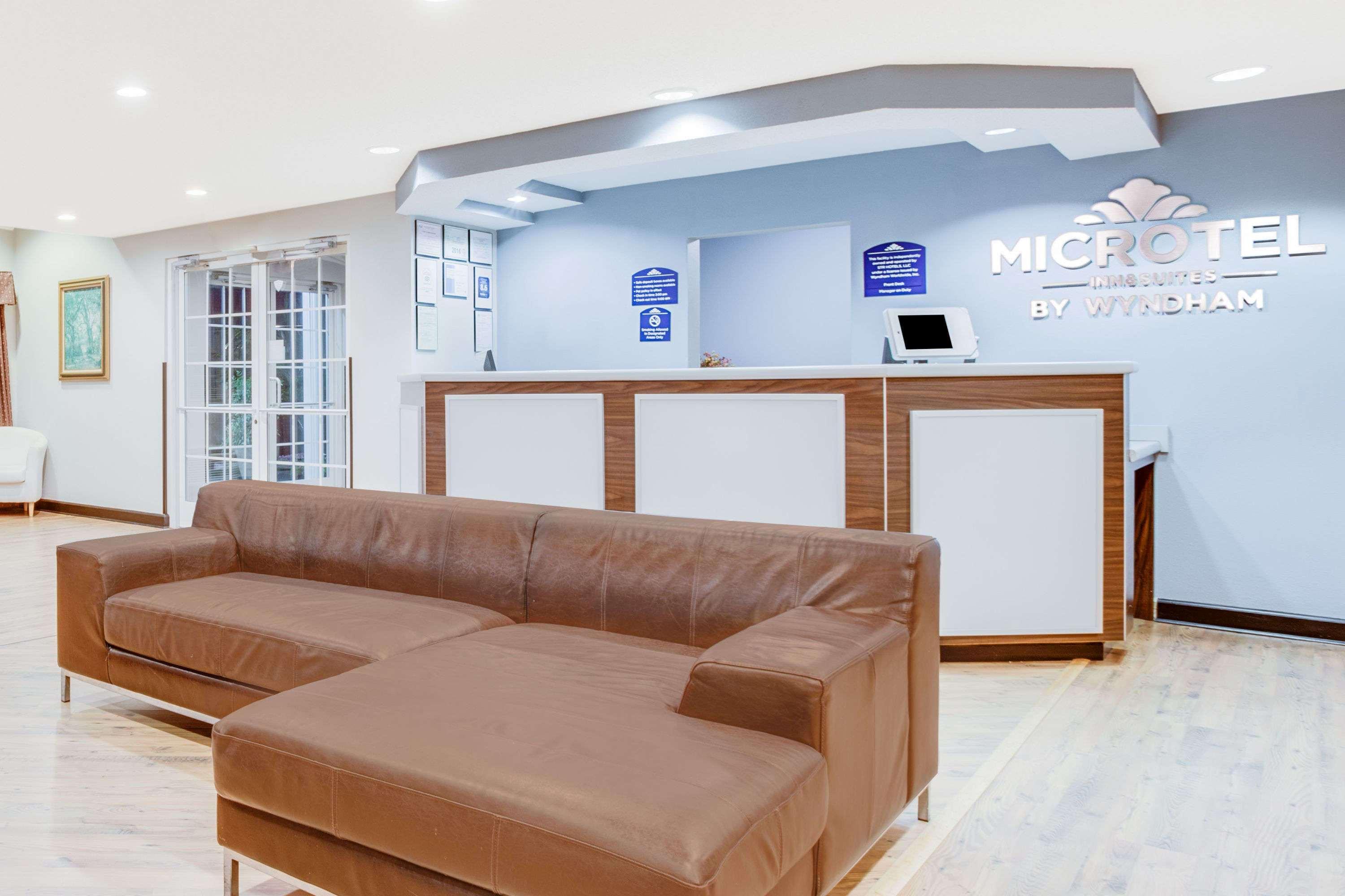 Microtel Inn & Suites Columbus North エクステリア 写真