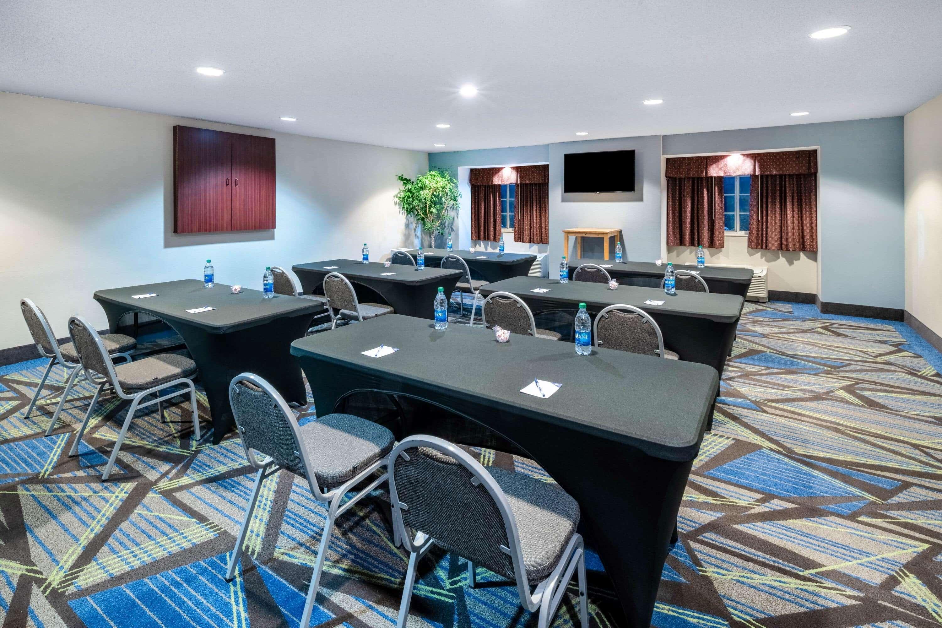 Microtel Inn & Suites Columbus North エクステリア 写真