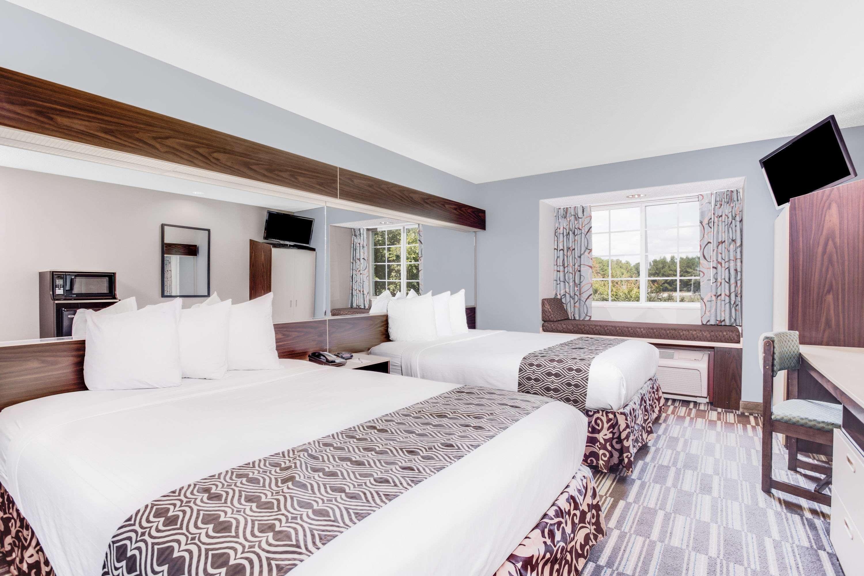 Microtel Inn & Suites Columbus North エクステリア 写真