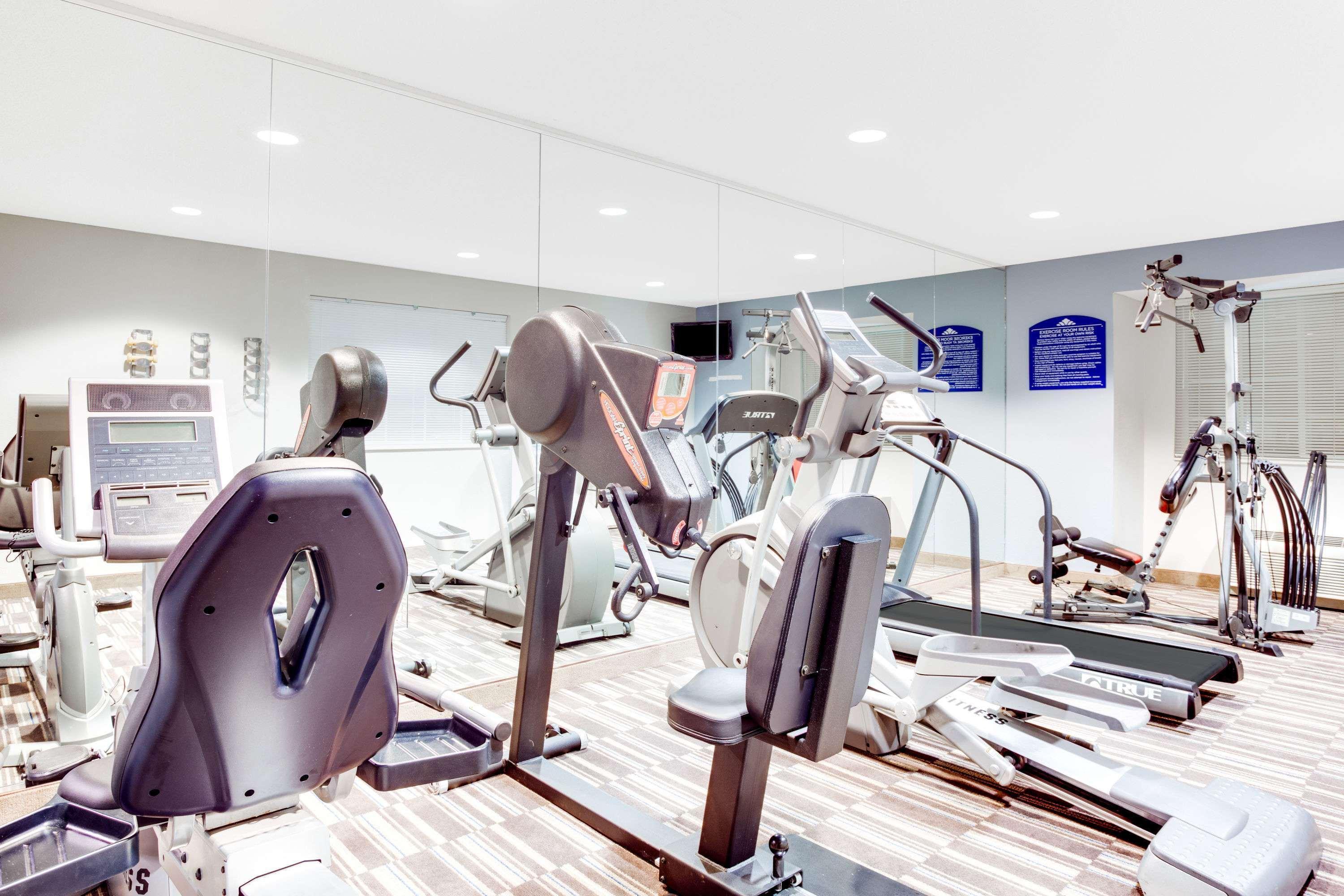 Microtel Inn & Suites Columbus North エクステリア 写真
