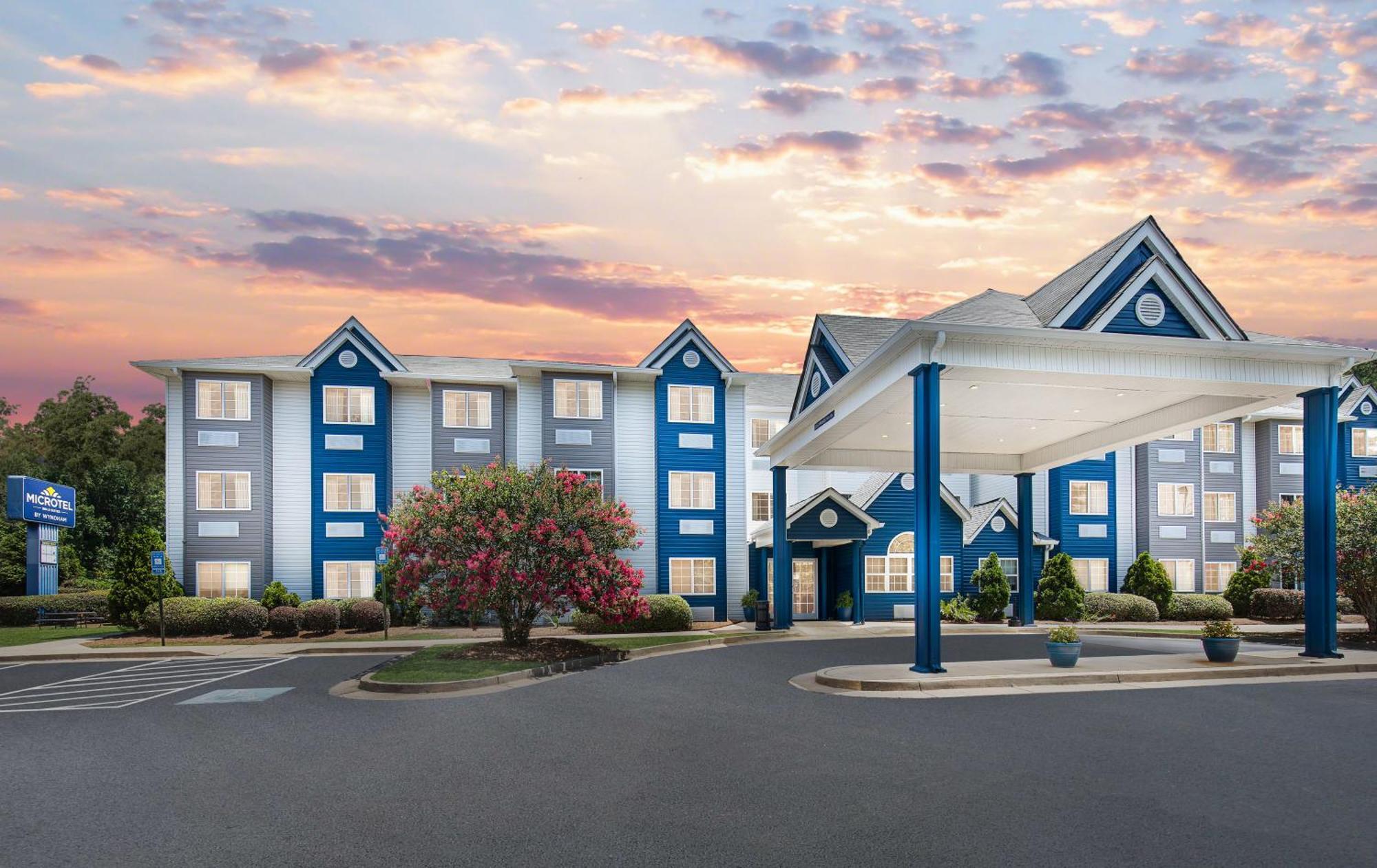 Microtel Inn & Suites Columbus North エクステリア 写真