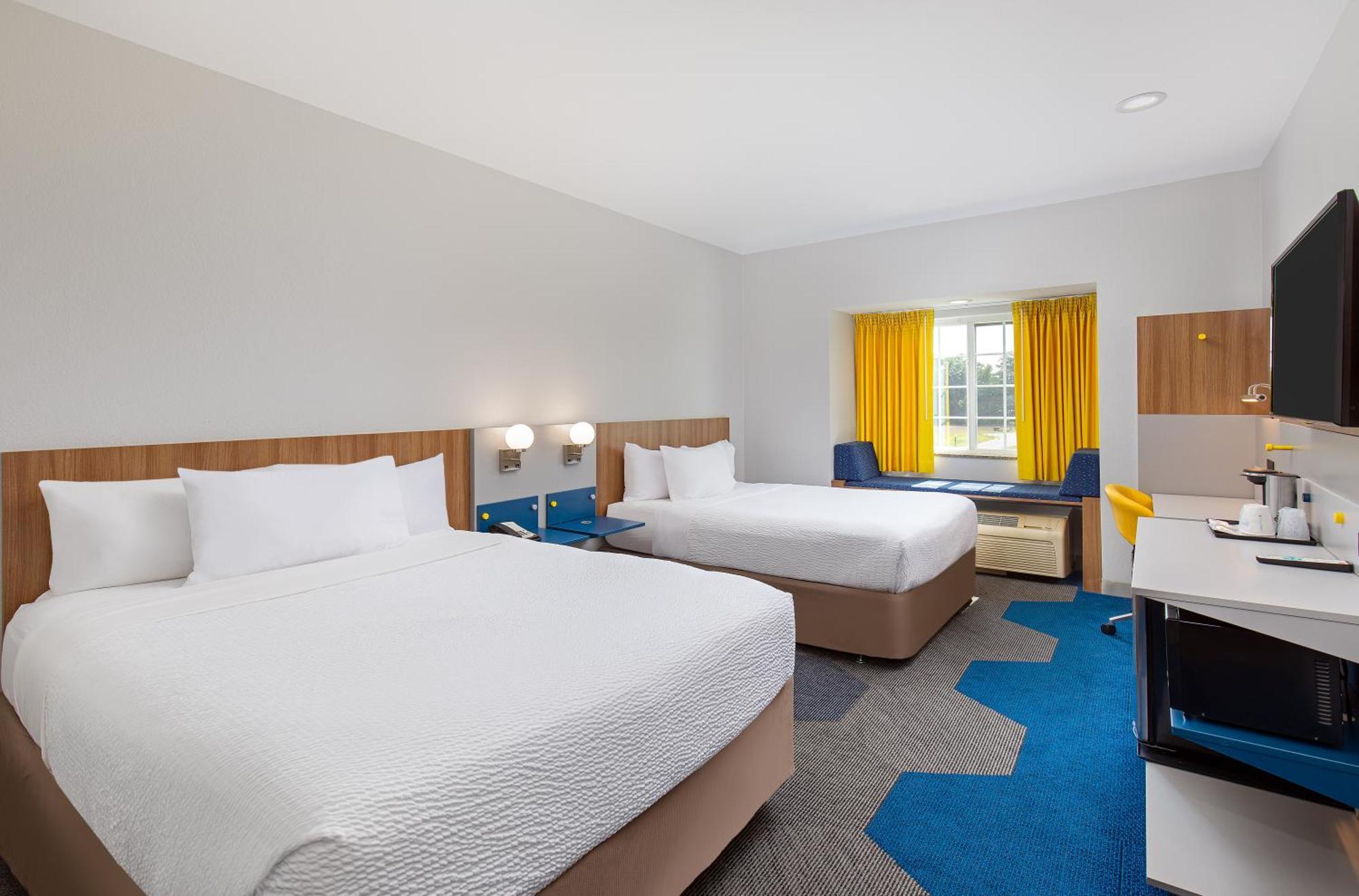 Microtel Inn & Suites Columbus North エクステリア 写真