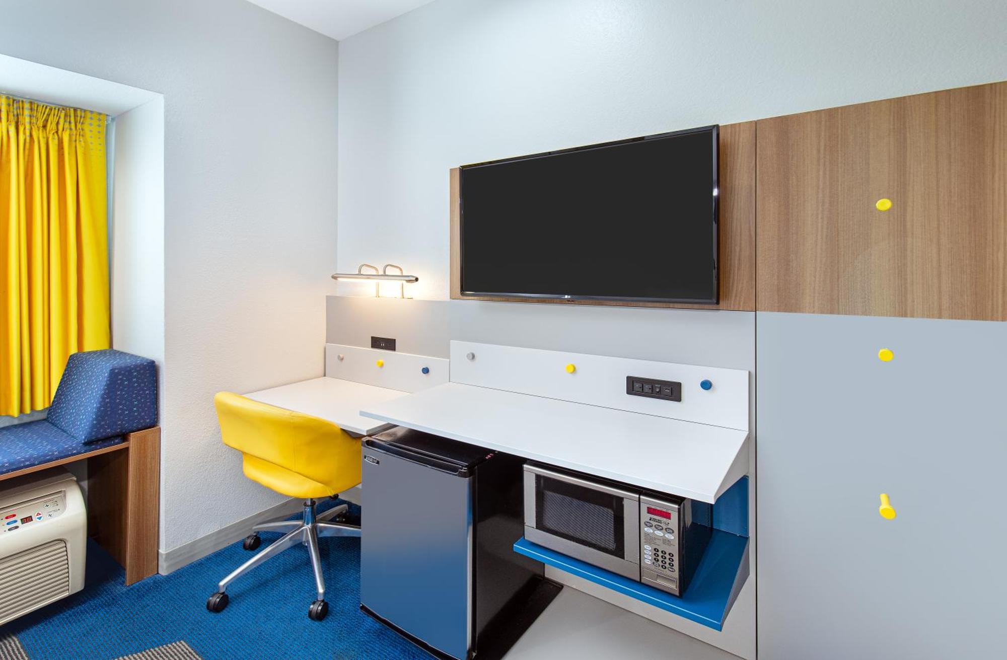 Microtel Inn & Suites Columbus North エクステリア 写真