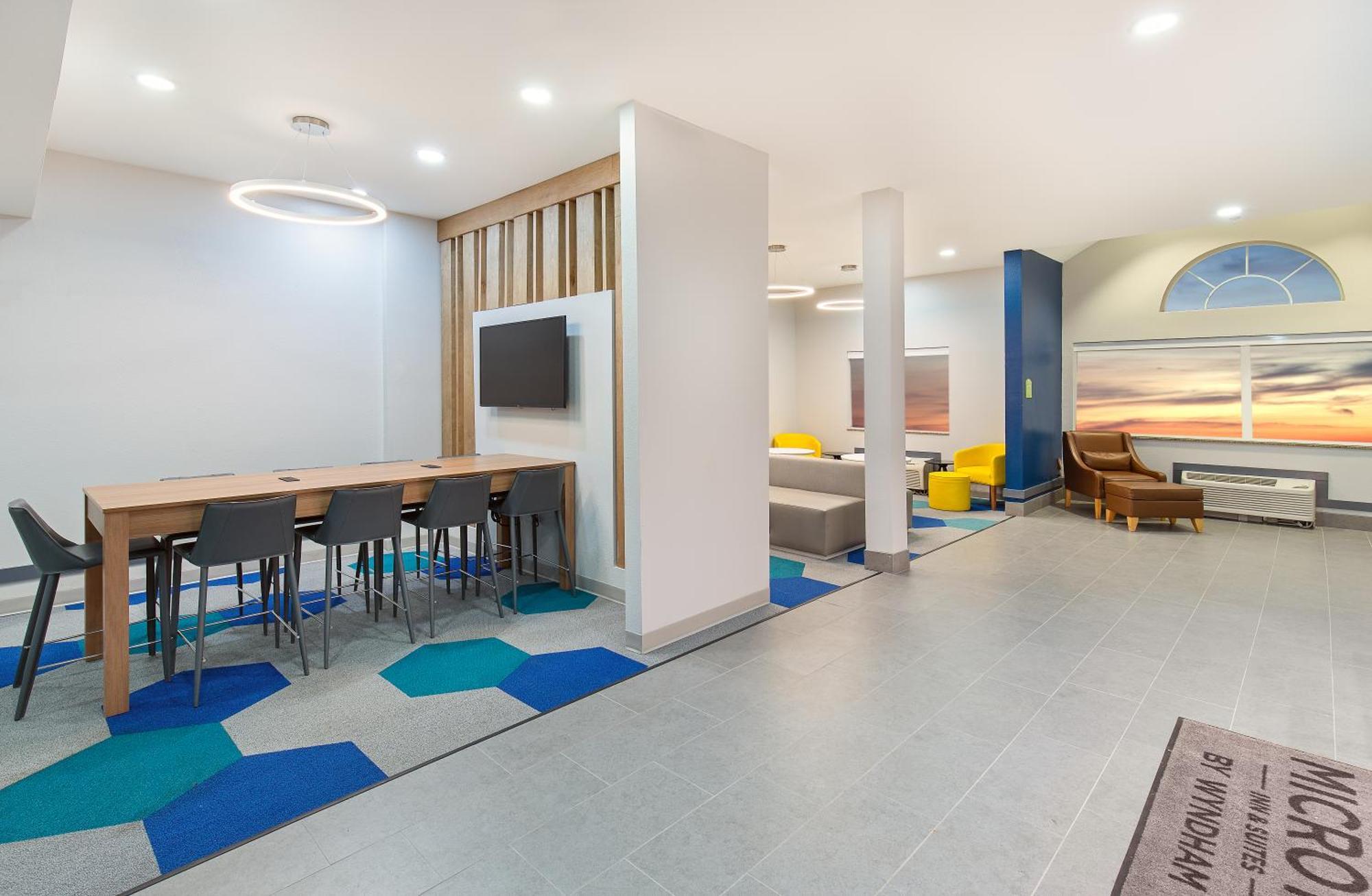 Microtel Inn & Suites Columbus North エクステリア 写真