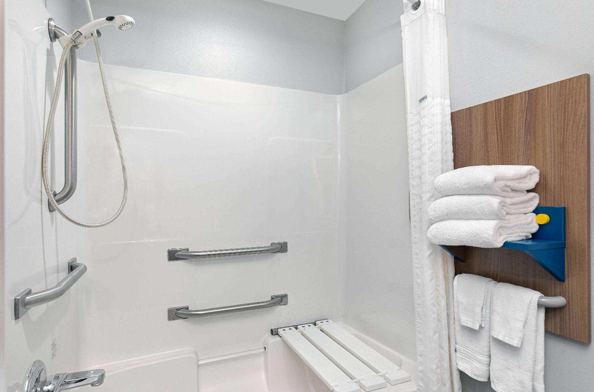 Microtel Inn & Suites Columbus North エクステリア 写真