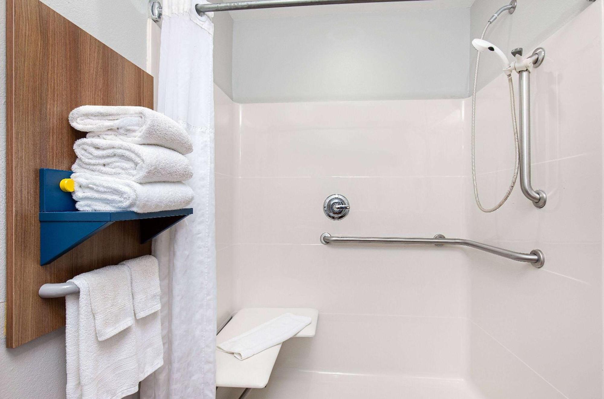 Microtel Inn & Suites Columbus North エクステリア 写真