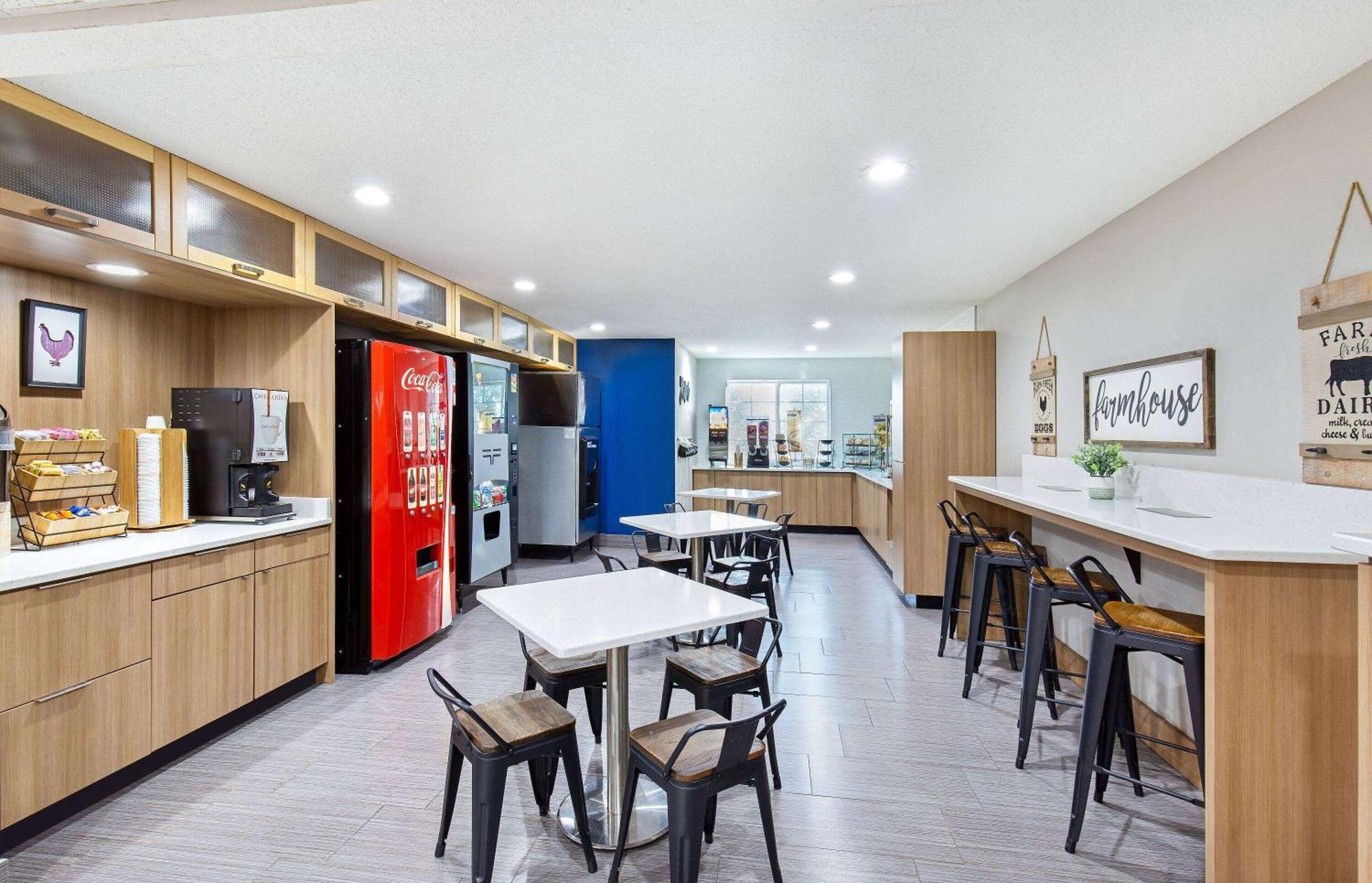 Microtel Inn & Suites Columbus North エクステリア 写真